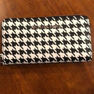 Michael Kors black and white wallet